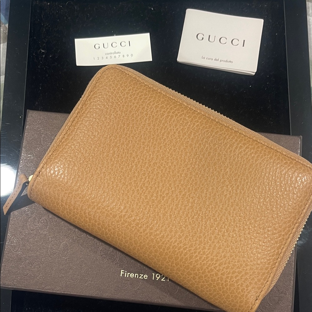 Gucci Tan Zip-Around Leather Wallet - Picture 1 of 9